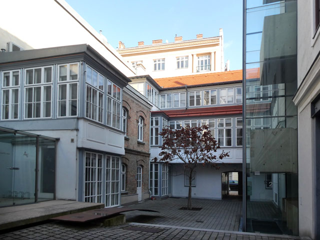 P1009109