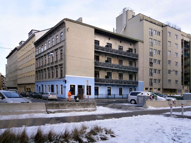 PC300041