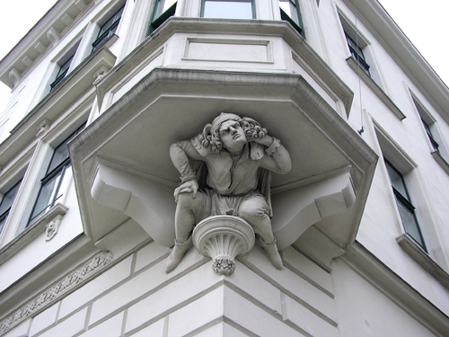 P3232834